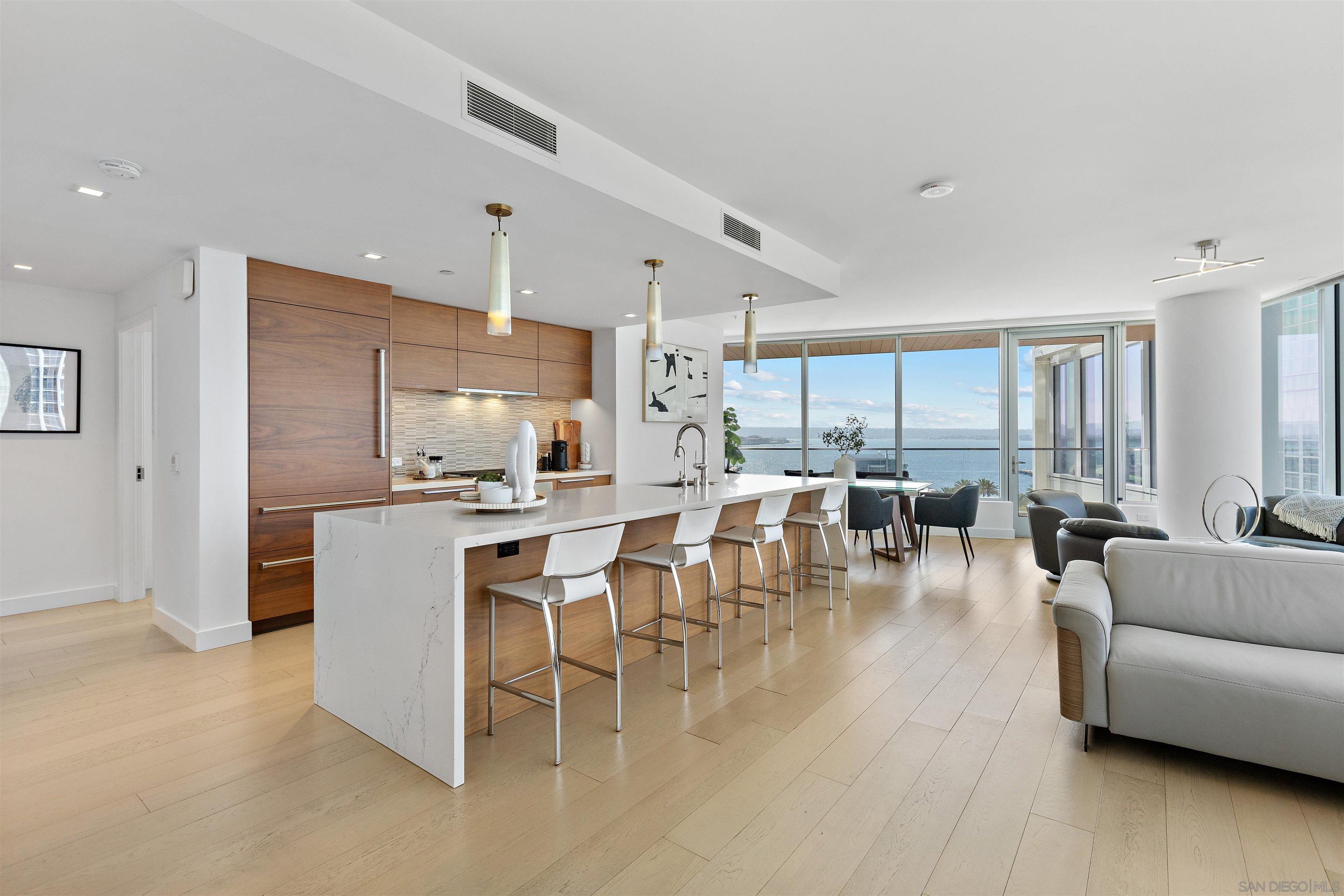 Front Image Thumbnail for SD250044479