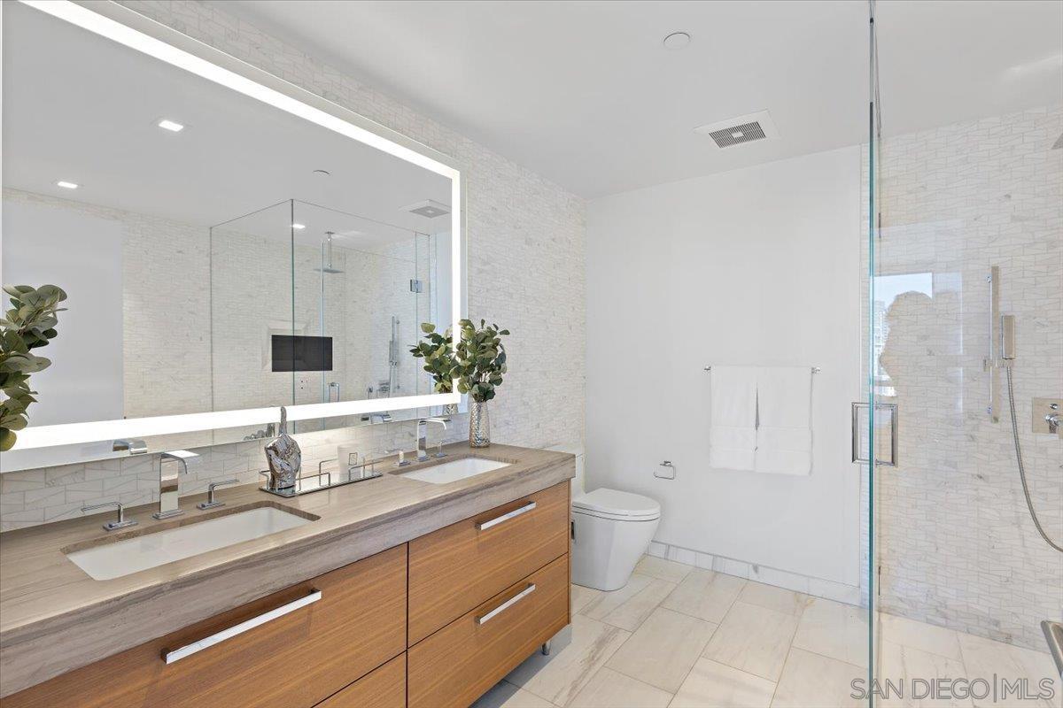 Detail Gallery Image 16 of 66 For 888 W E Street  #1001,  San Diego,  CA 92101 - 3 Beds | 2/1 Baths