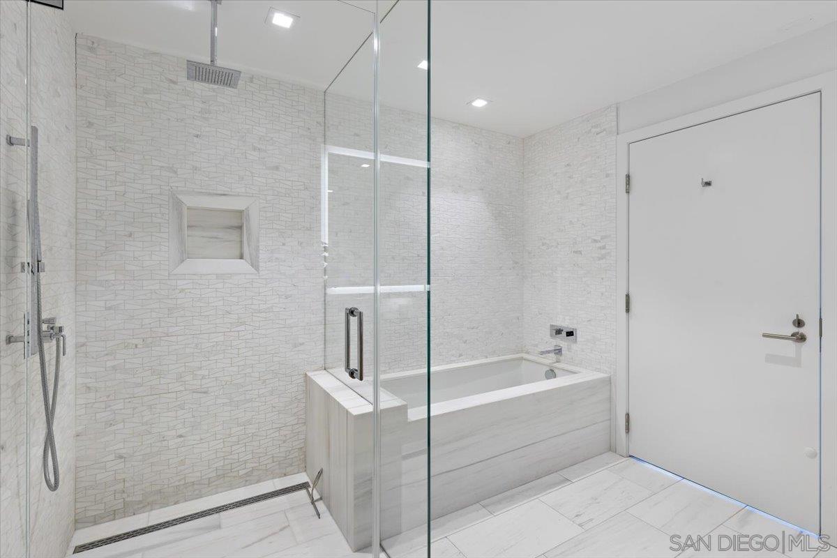 Detail Gallery Image 17 of 66 For 888 W E Street  #1001,  San Diego,  CA 92101 - 3 Beds | 2/1 Baths
