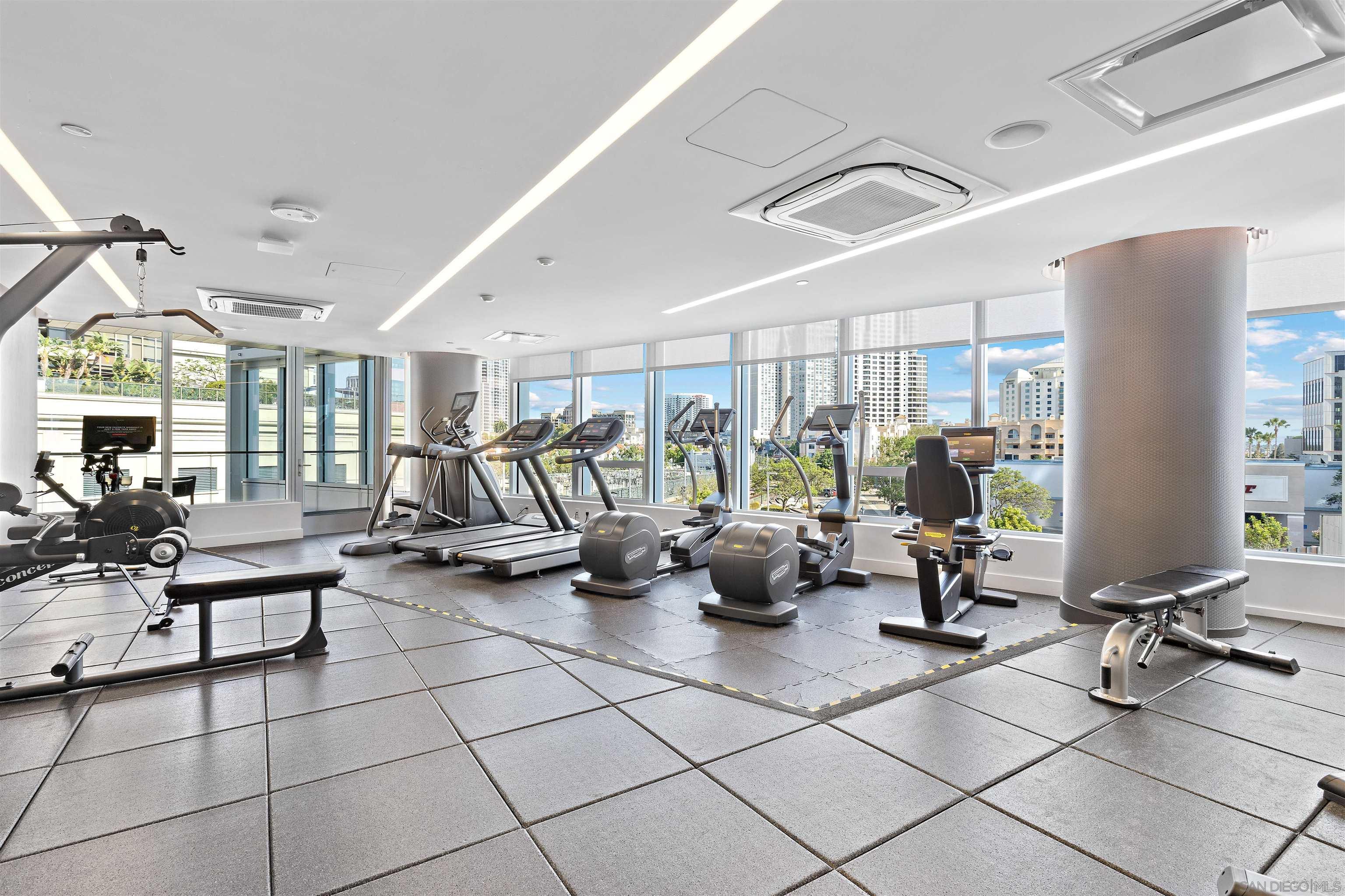 Detail Gallery Image 53 of 66 For 888 W E Street  #1001,  San Diego,  CA 92101 - 3 Beds | 2/1 Baths