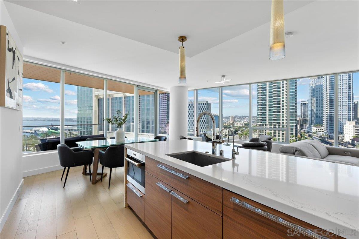 Detail Gallery Image 7 of 66 For 888 W E Street  #1001,  San Diego,  CA 92101 - 3 Beds | 2/1 Baths