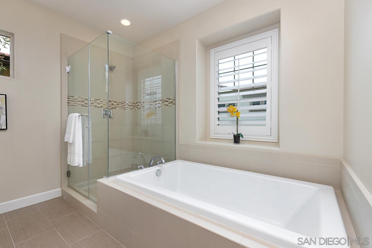 Detail Gallery Image 21 of 31 For 13593  Dondero Place, San Diego,  CA 92130 - 4 Beds | 3 Baths