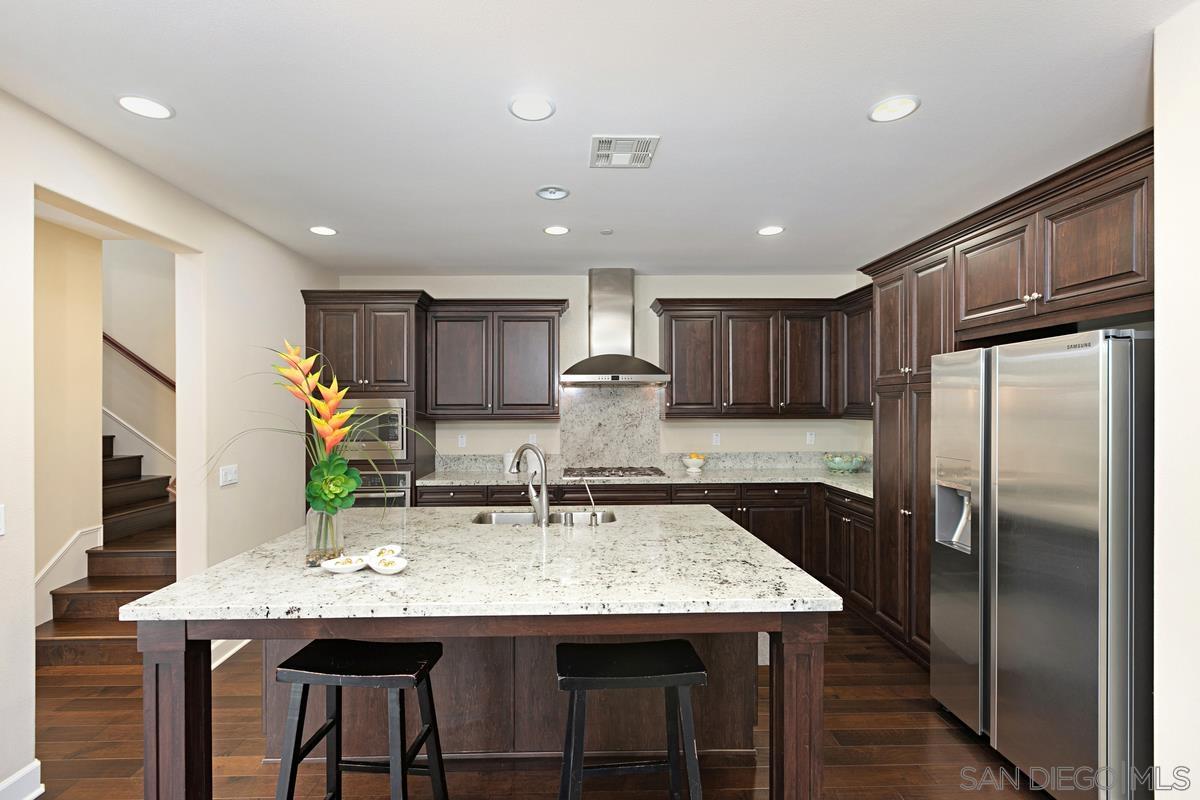 Detail Gallery Image 10 of 31 For 13593  Dondero Place, San Diego,  CA 92130 - 4 Beds | 3 Baths