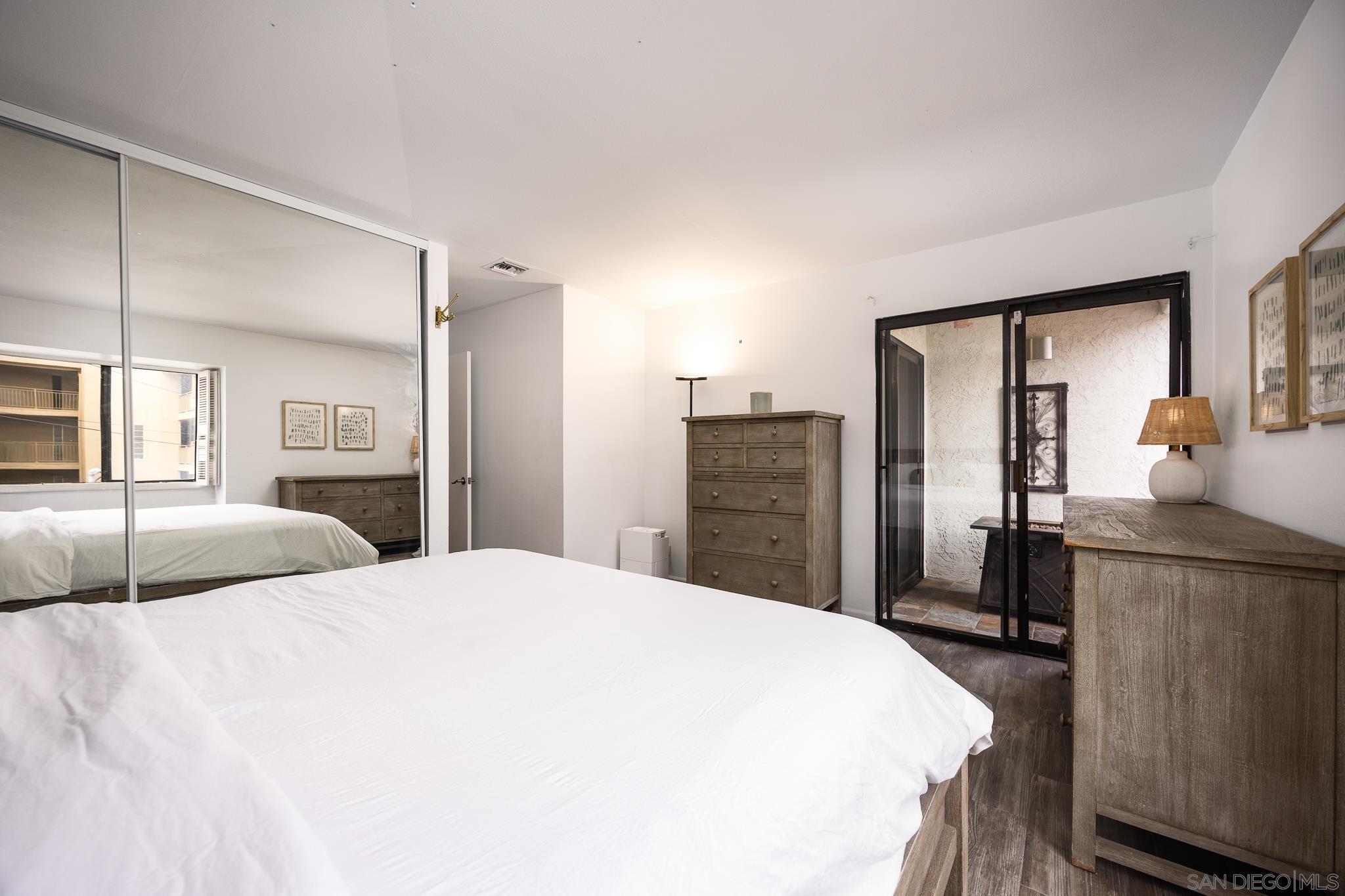 Detail Gallery Image 12 of 24 For 3568  Front St  #D,  San Diego,  CA 92103 - 3 Beds | 2/1 Baths