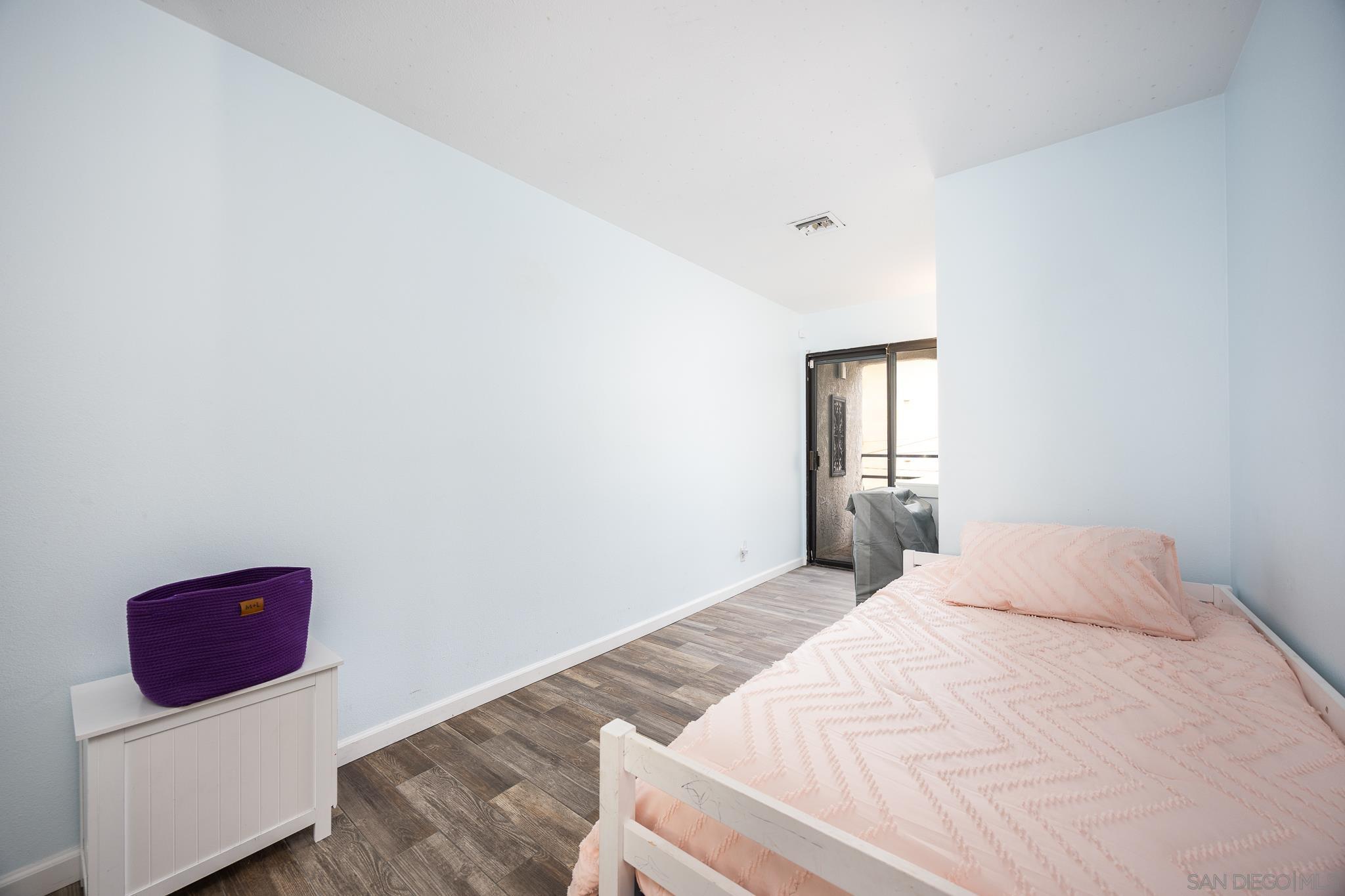 Detail Gallery Image 15 of 24 For 3568  Front St  #D,  San Diego,  CA 92103 - 3 Beds | 2/1 Baths