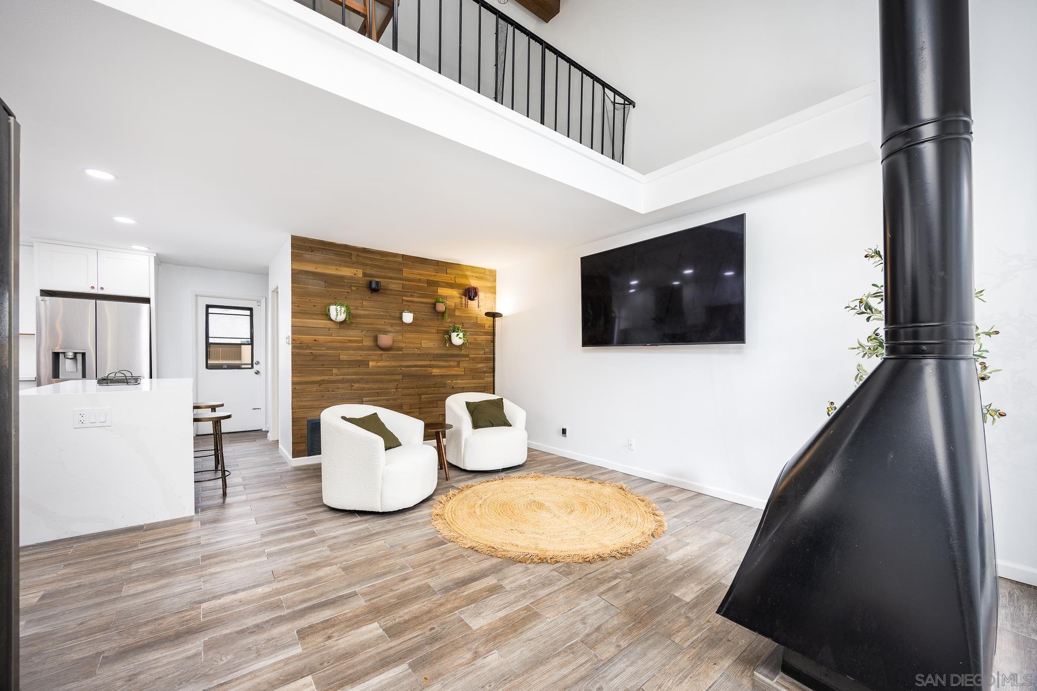 Detail Gallery Image 3 of 24 For 3568  Front St  #D,  San Diego,  CA 92103 - 3 Beds | 2/1 Baths