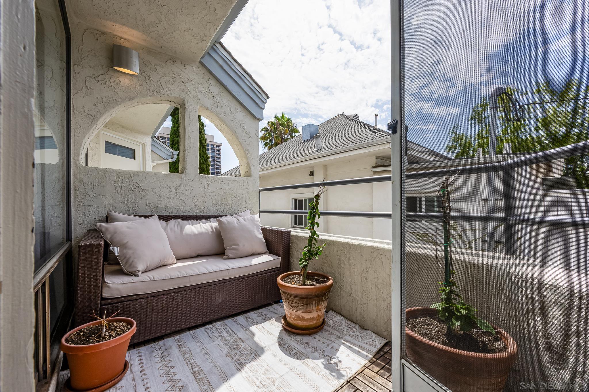 Detail Gallery Image 5 of 24 For 3568  Front St  #D,  San Diego,  CA 92103 - 3 Beds | 2/1 Baths