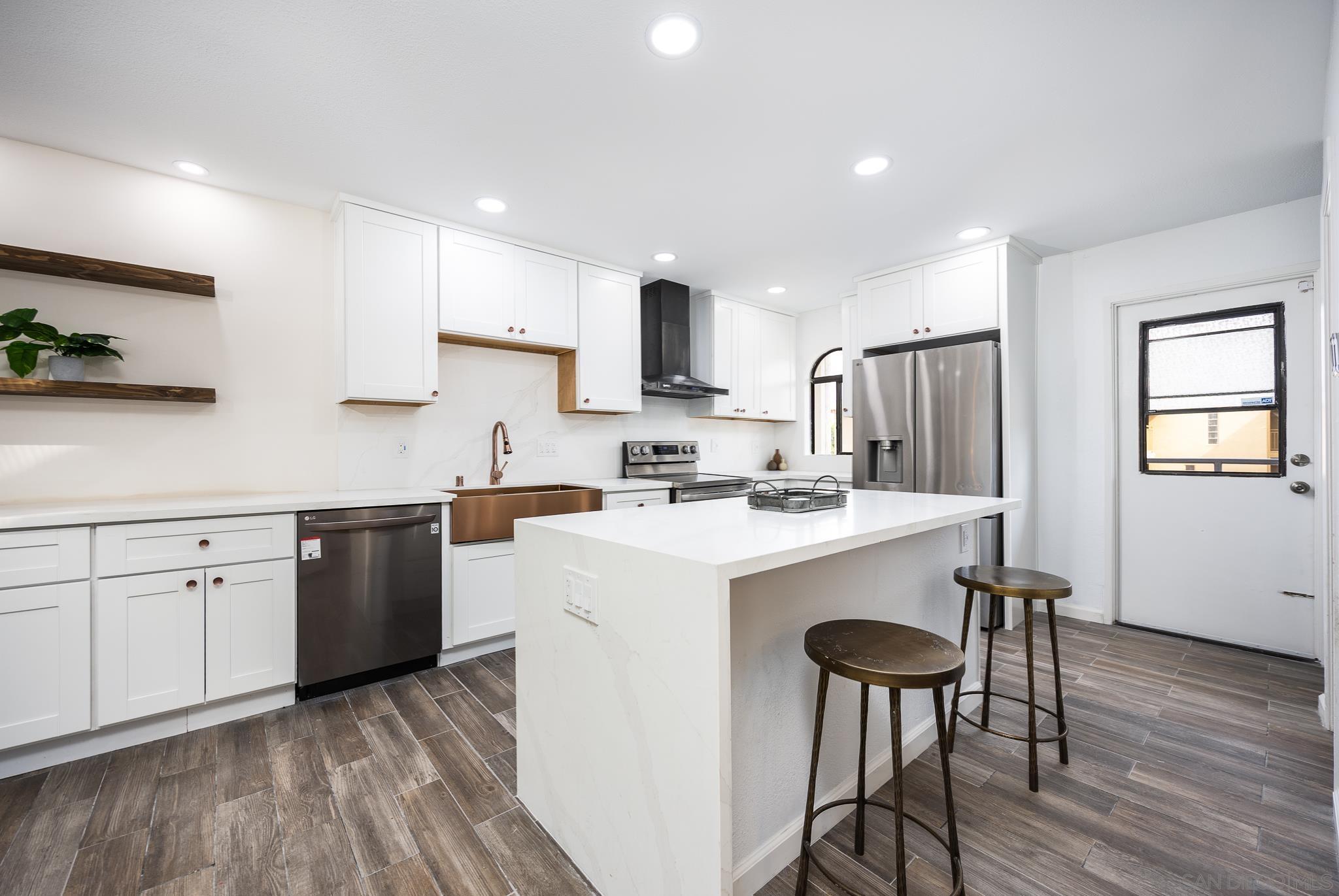 Detail Gallery Image 6 of 24 For 3568  Front St  #D,  San Diego,  CA 92103 - 3 Beds | 2/1 Baths