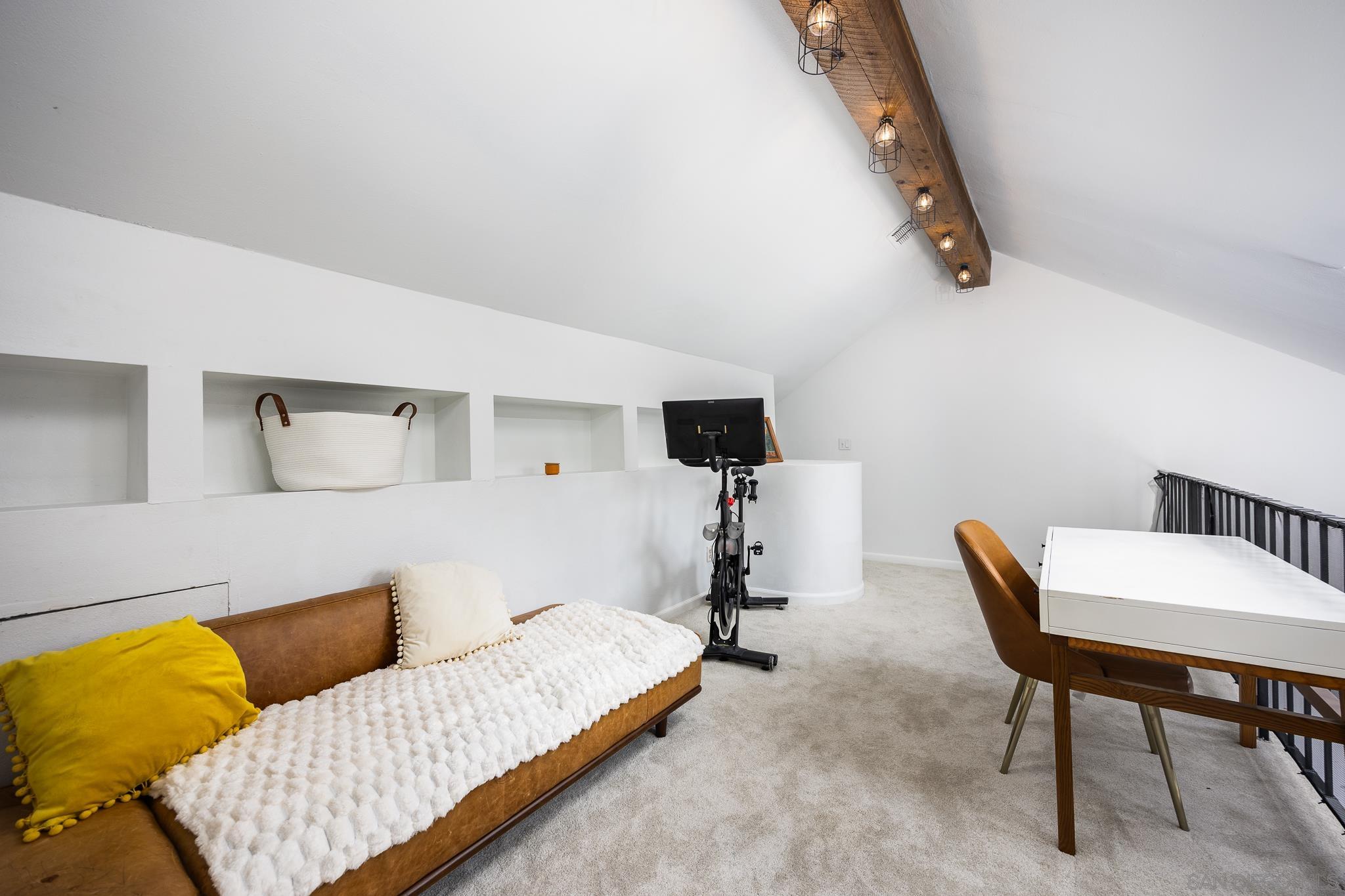 Detail Gallery Image 10 of 24 For 3568  Front St  #D,  San Diego,  CA 92103 - 3 Beds | 2/1 Baths