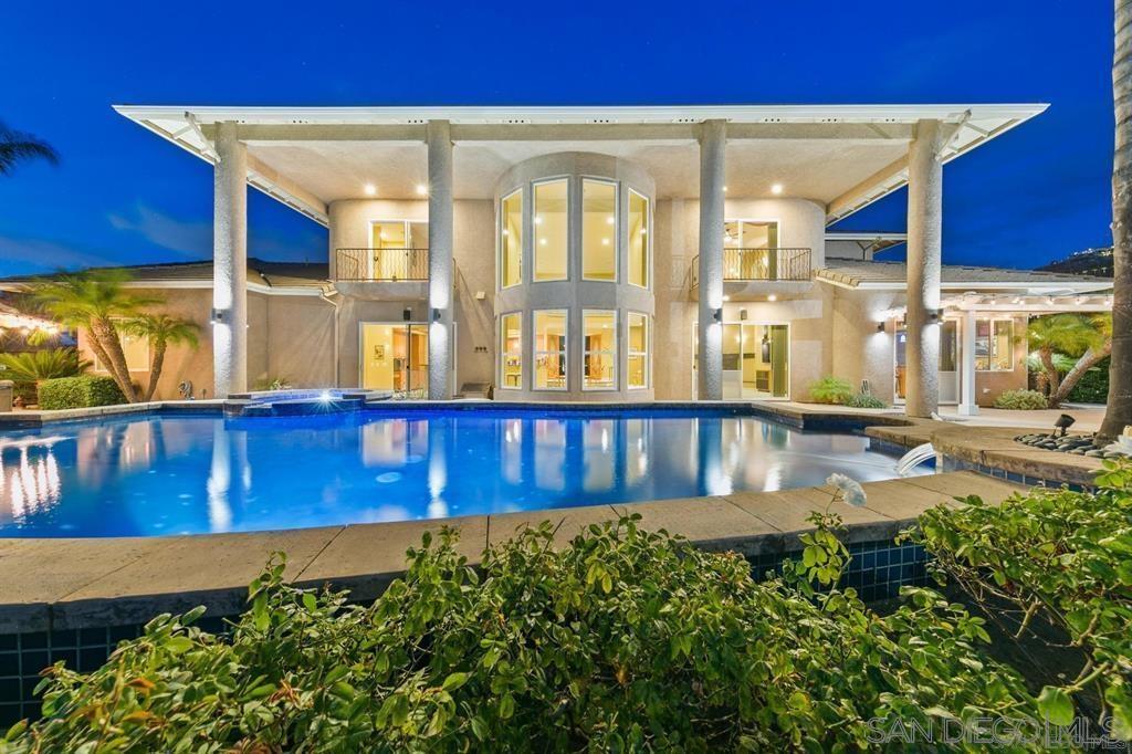 Detail Gallery Image 5 of 40 For 836  Camelot Pkwy, El Cajon,  CA 92019 - 4 Beds | 3/1 Baths