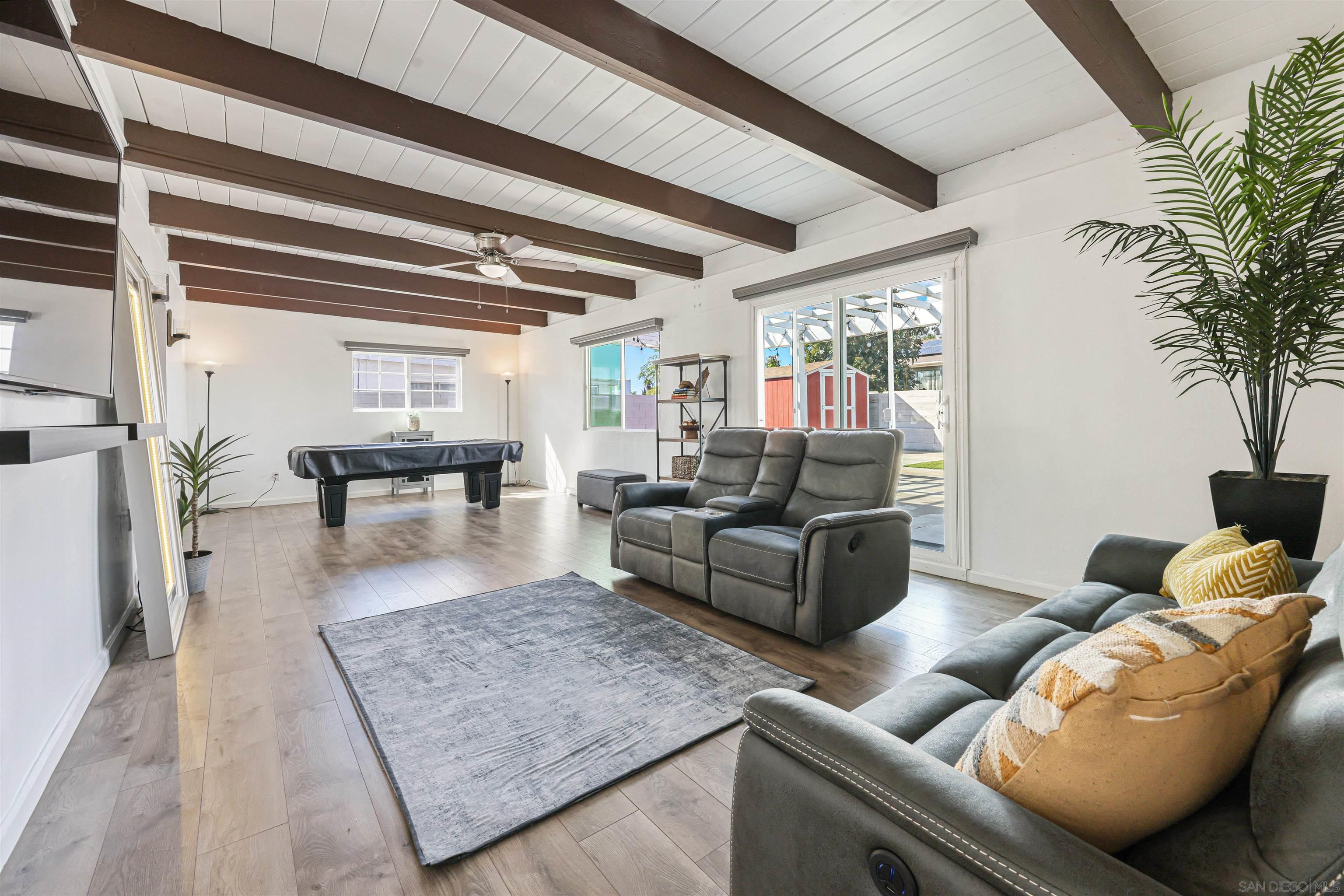 Front Image Thumbnail for SD250044485