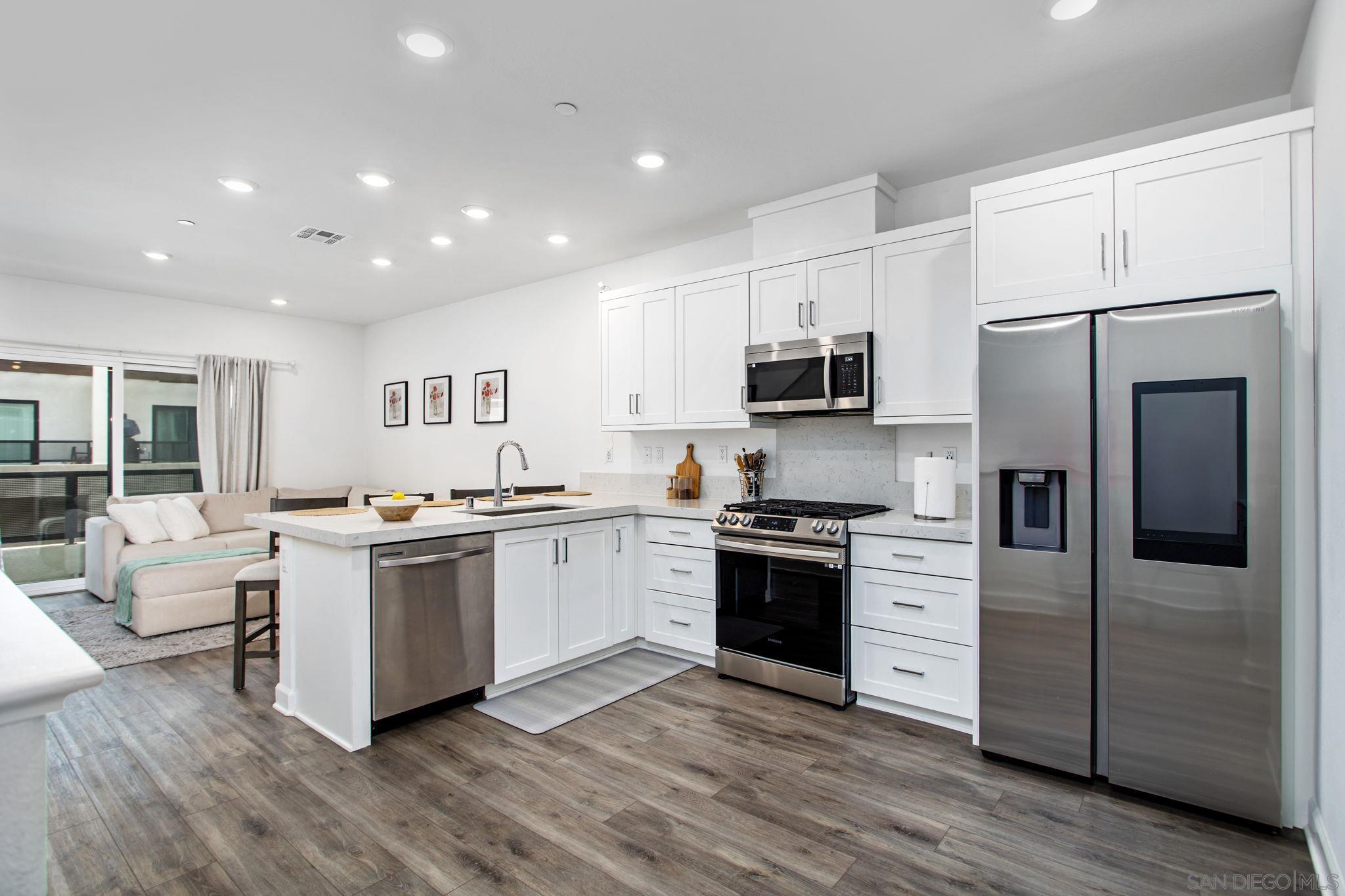 Detail Gallery Image 2 of 32 For 2062  Vela Ln, San Diego,  CA 92154 - 3 Beds | 3 Baths