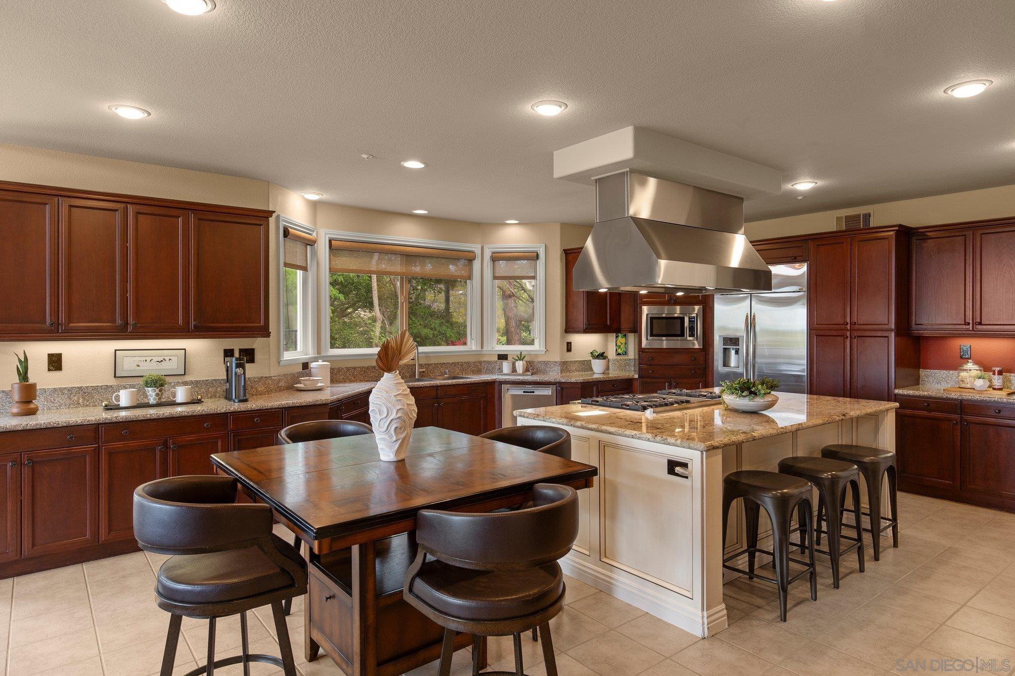 Detail Gallery Image 15 of 75 For 521  Latigo Row, Encinitas,  CA 92024 - 5 Beds | 4/1 Baths