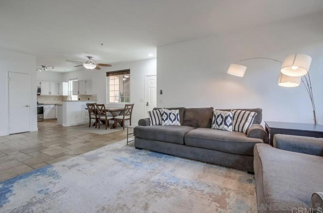 Detail Gallery Image 2 of 6 For 18650  Caminito Cantilena  283, San Diego,  CA 92128 - 2 Beds | 2 Baths