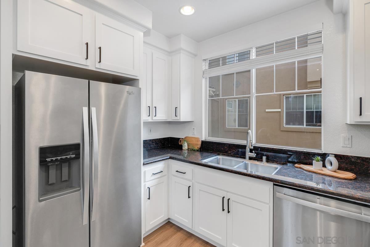 Detail Gallery Image 11 of 41 For 2842  Farragut Road  #131,  San Diego,  CA 92106 - 3 Beds | 3 Baths