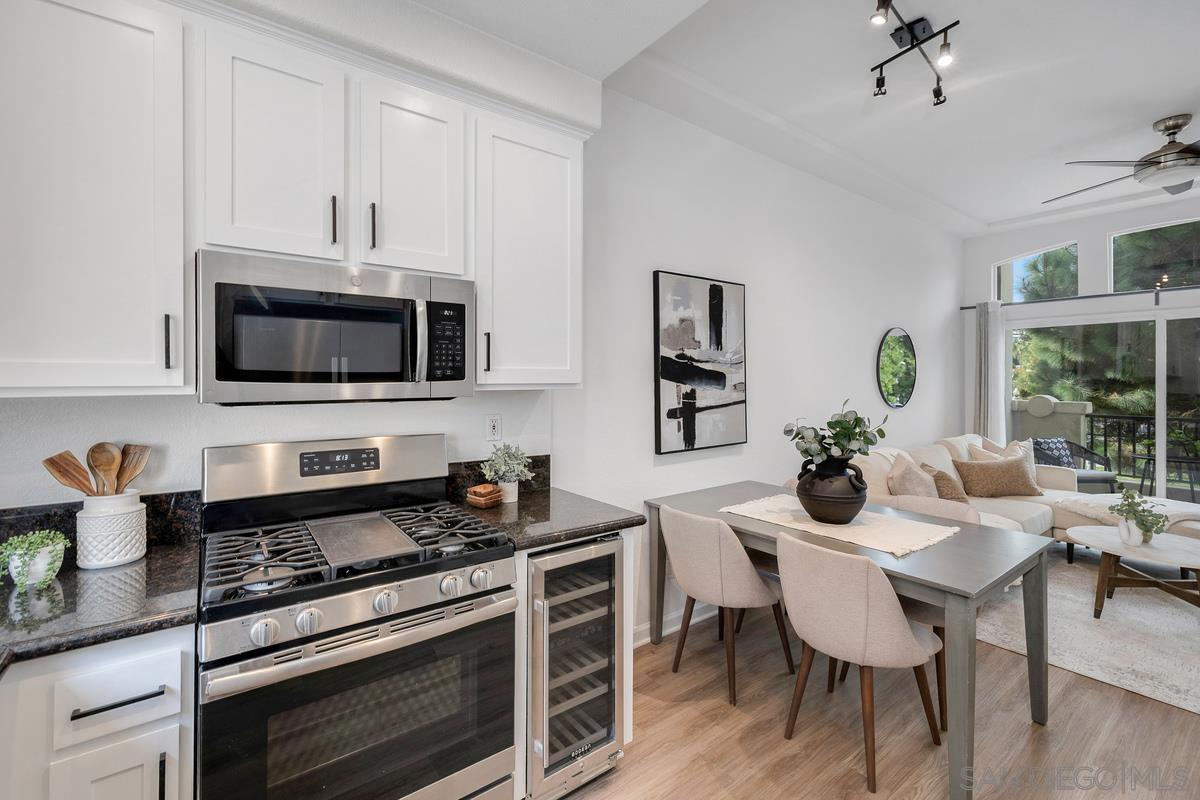 Detail Gallery Image 14 of 41 For 2842  Farragut Road  #131,  San Diego,  CA 92106 - 3 Beds | 3 Baths