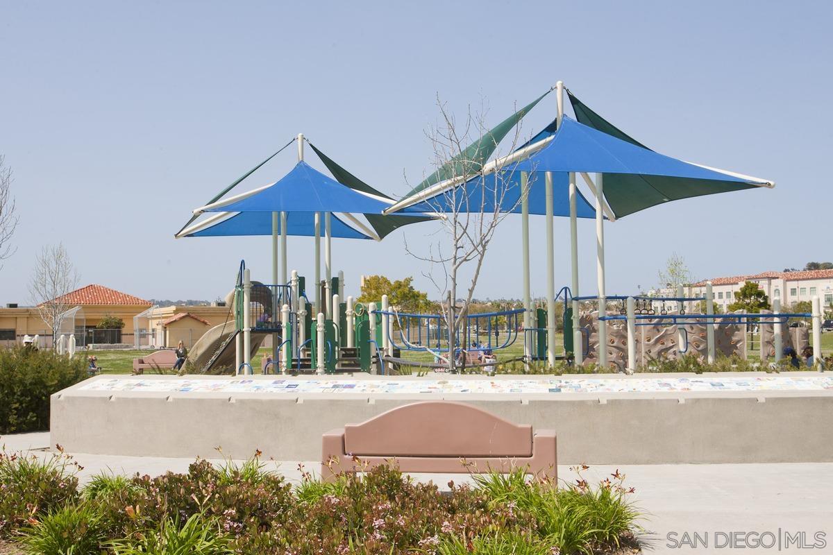 Detail Gallery Image 32 of 41 For 2842  Farragut Road  #131,  San Diego,  CA 92106 - 3 Beds | 3 Baths