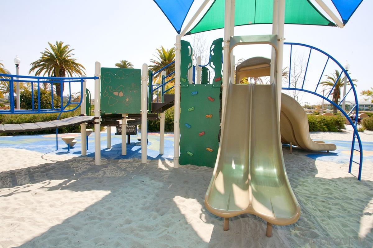 Detail Gallery Image 33 of 41 For 2842  Farragut Road  #131,  San Diego,  CA 92106 - 3 Beds | 3 Baths