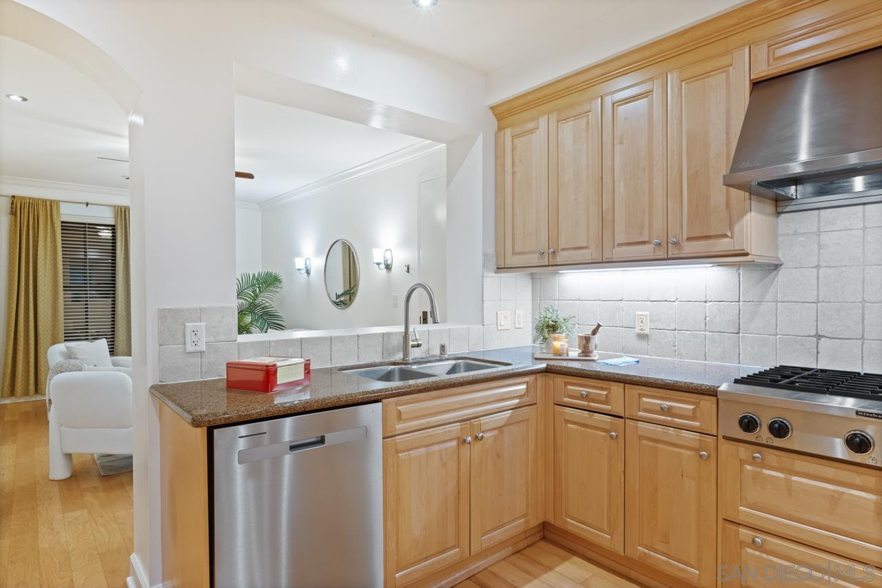 Detail Gallery Image 21 of 49 For 1040  Genter St  #103,  La Jolla,  CA 92037 - 3 Beds | 3 Baths