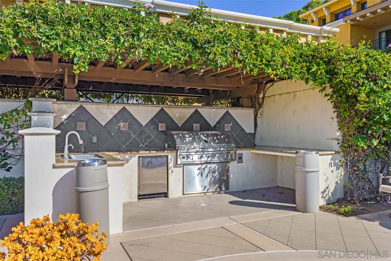 Detail Gallery Image 39 of 49 For 1040  Genter St  #103,  La Jolla,  CA 92037 - 3 Beds | 3 Baths