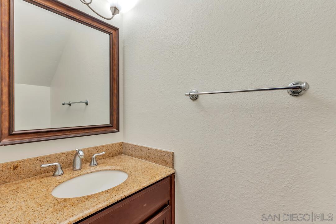 Detail Gallery Image 5 of 30 For 7962  Mission Center Ct  #F,  San Diego,  CA 92108 - 2 Beds | 1/1 Baths