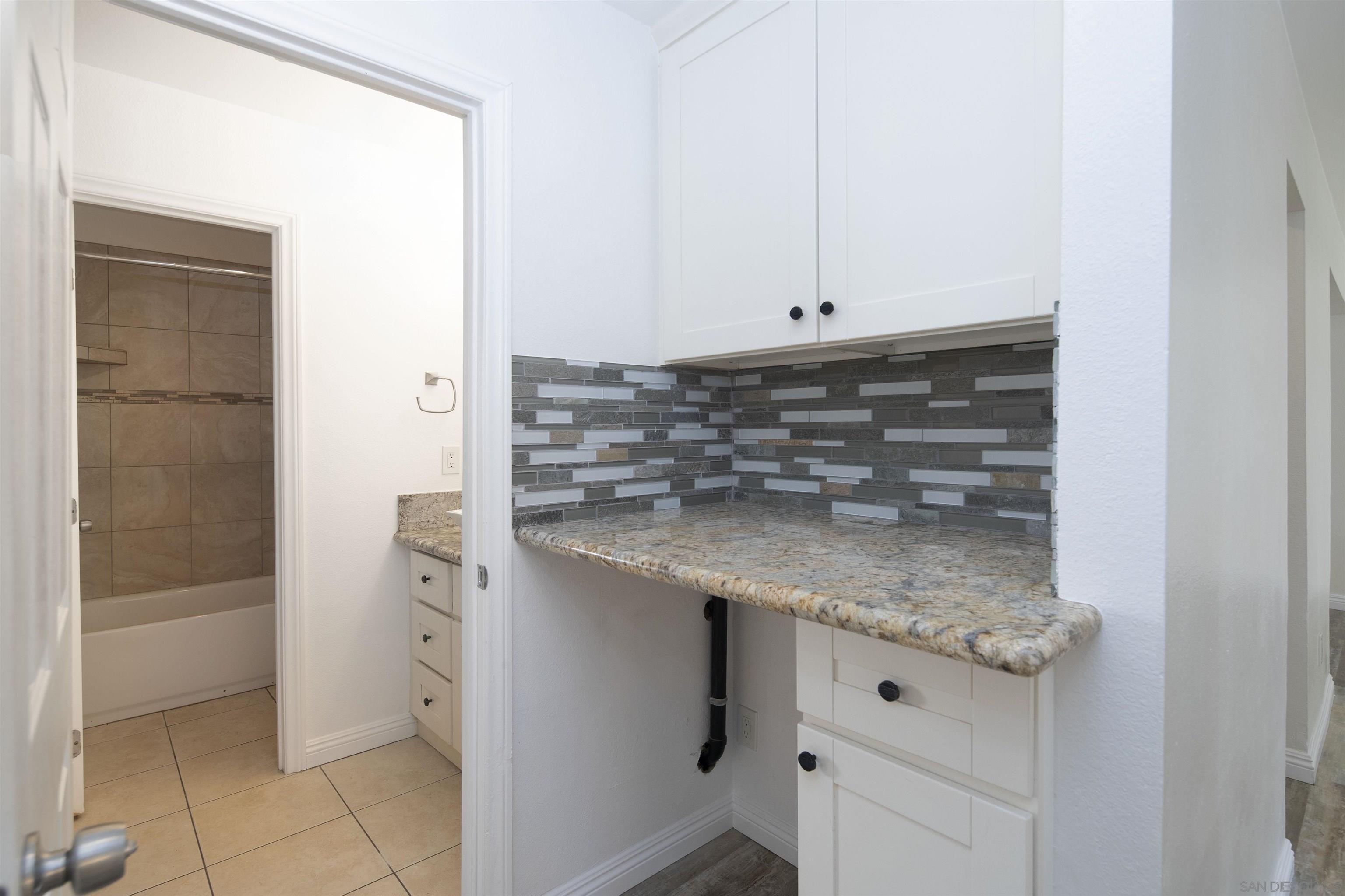 Detail Gallery Image 16 of 26 For 3270  Ashford Street  a,  San Diego,  CA 92111 - 2 Beds | 2 Baths