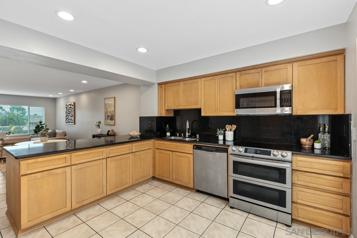 Detail Gallery Image 11 of 40 For 5800  Lake Murray Blvd  #49,  La Mesa,  CA 91942 - 3 Beds | 2/1 Baths