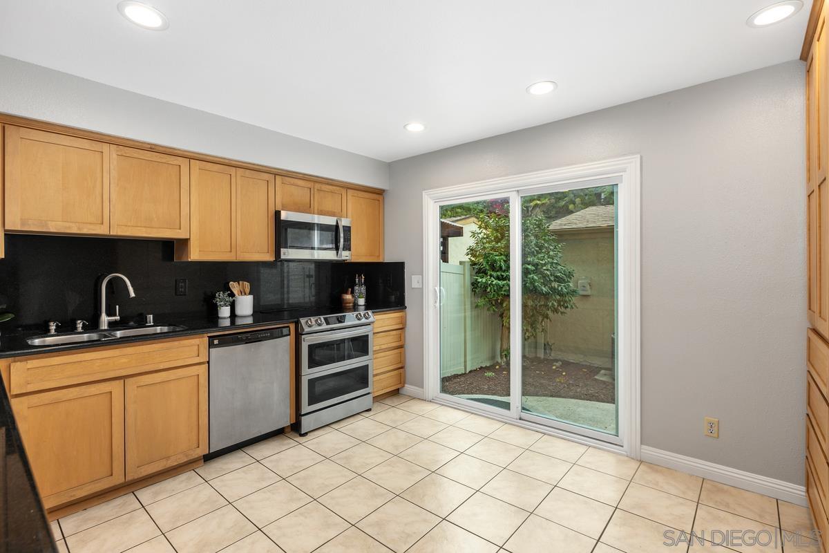 Detail Gallery Image 9 of 40 For 5800  Lake Murray Blvd  #49,  La Mesa,  CA 91942 - 3 Beds | 2/1 Baths