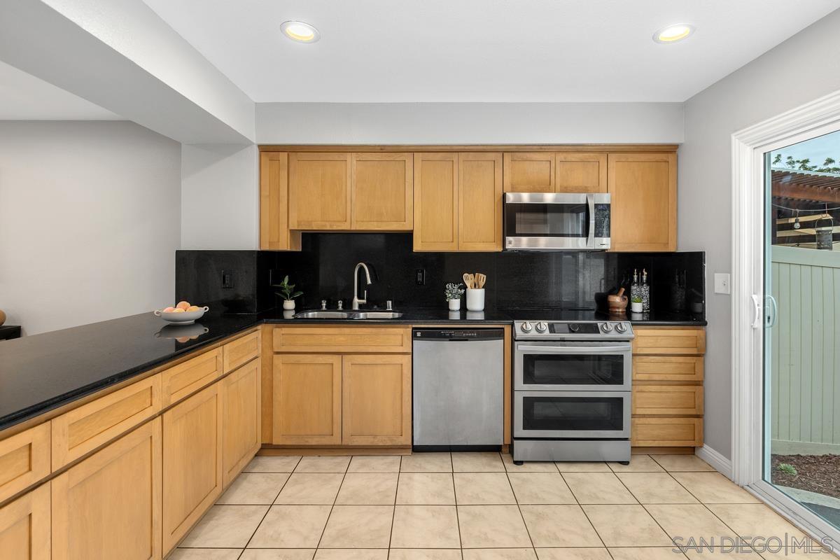 Detail Gallery Image 10 of 40 For 5800  Lake Murray Blvd  #49,  La Mesa,  CA 91942 - 3 Beds | 2/1 Baths