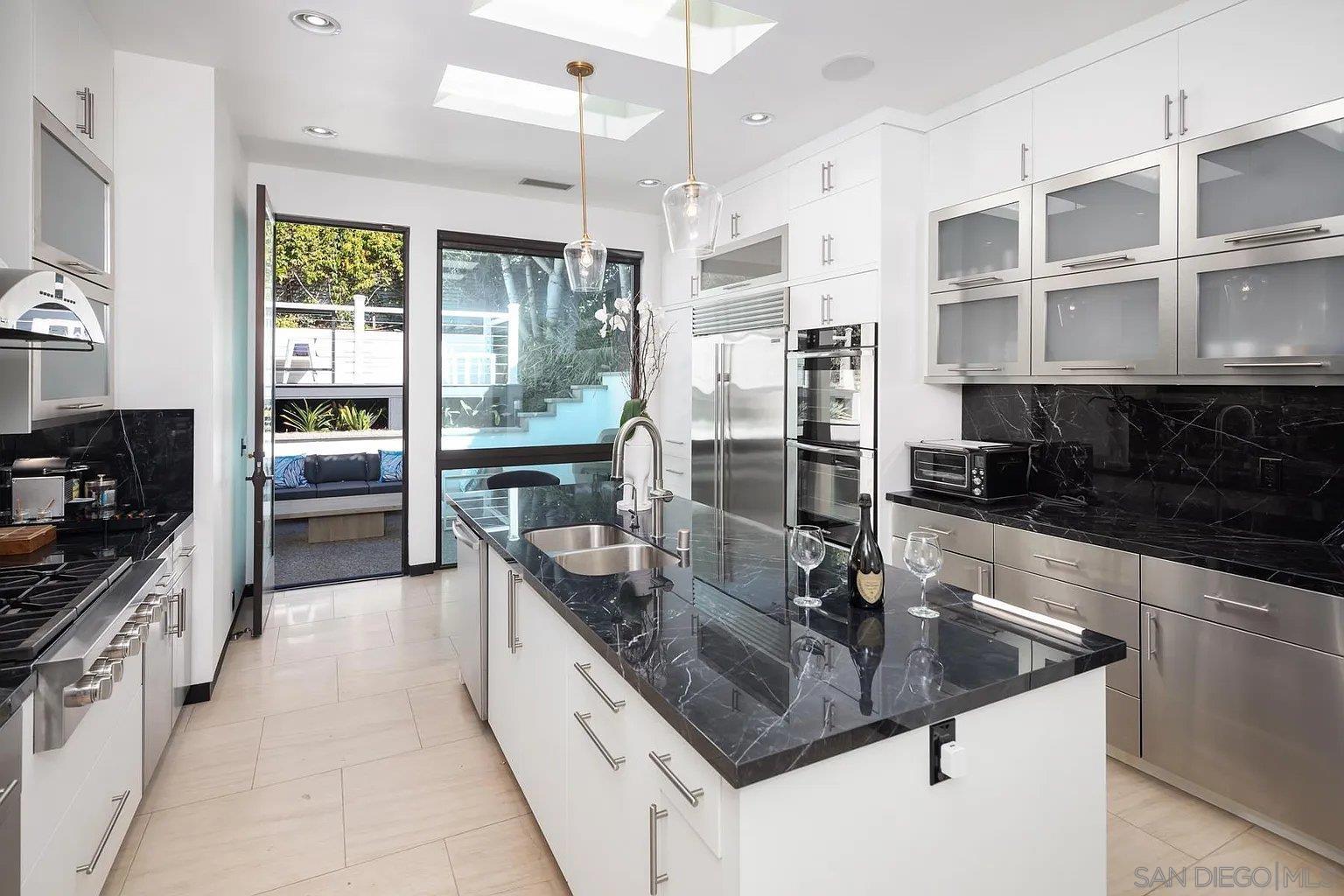 Detail Gallery Image 21 of 63 For 3515  Union Street, San Diego,  CA 92103 - 4 Beds | 4 Baths