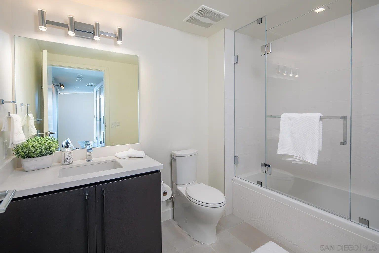 Detail Gallery Image 13 of 26 For 1388  Kettner Blvd  3405, San Diego,  CA 92101 - 2 Beds | 2 Baths