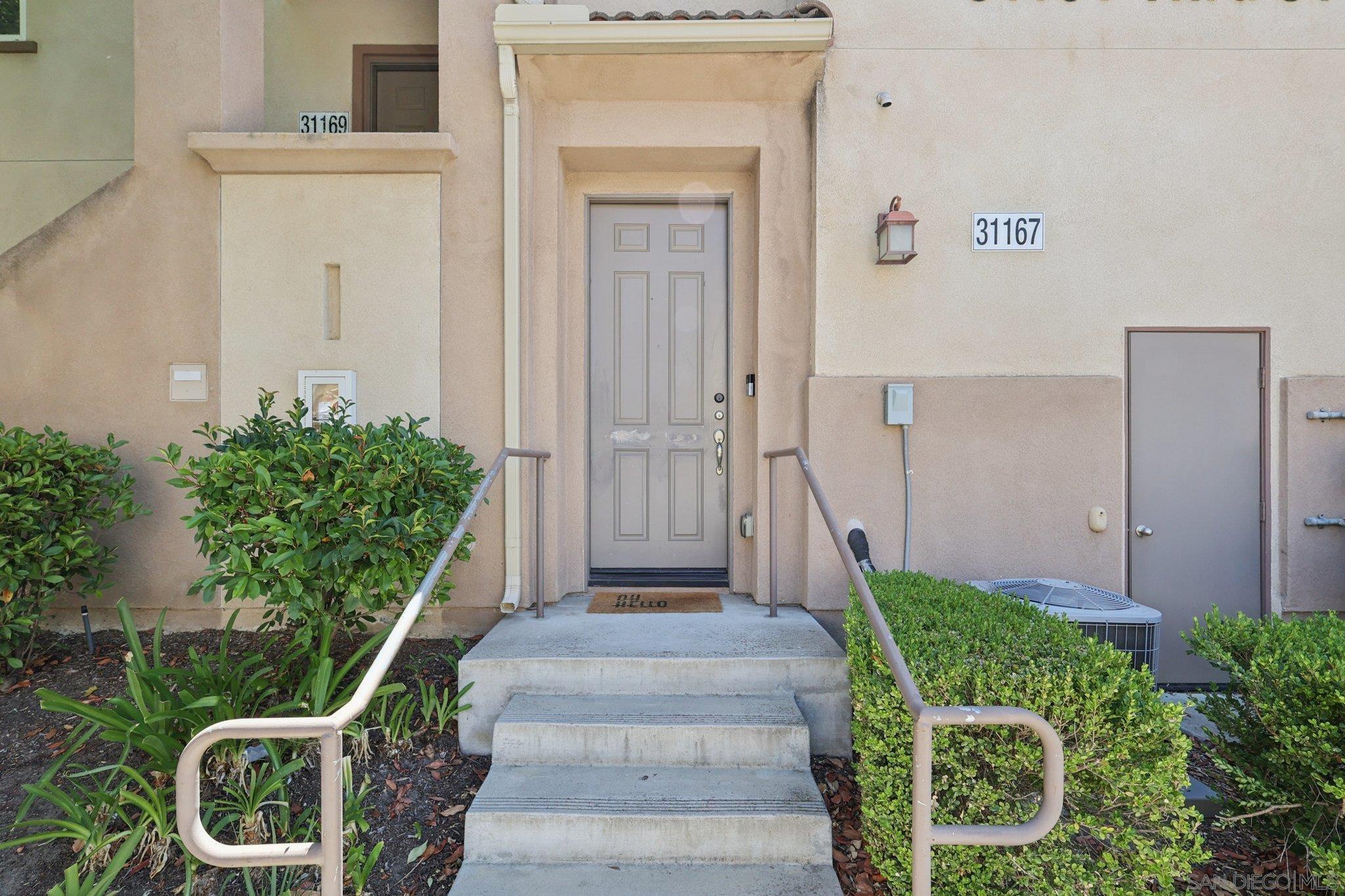 Detail Gallery Image 2 of 31 For 31167  Strawberry Tree Lane, Temecula,  CA 92592 - 2 Beds | 2 Baths