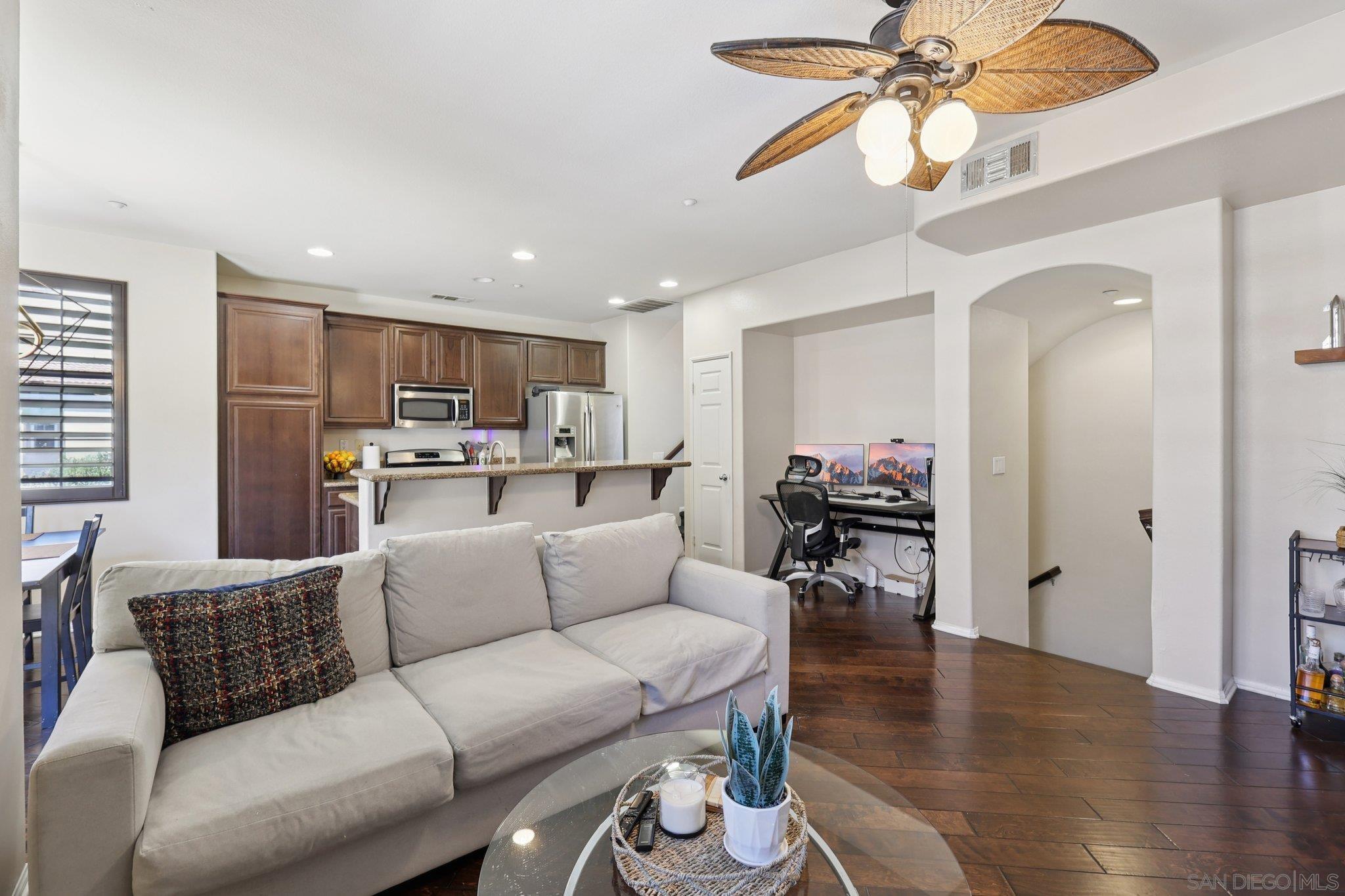 Detail Gallery Image 4 of 31 For 31167  Strawberry Tree Lane, Temecula,  CA 92592 - 2 Beds | 2 Baths