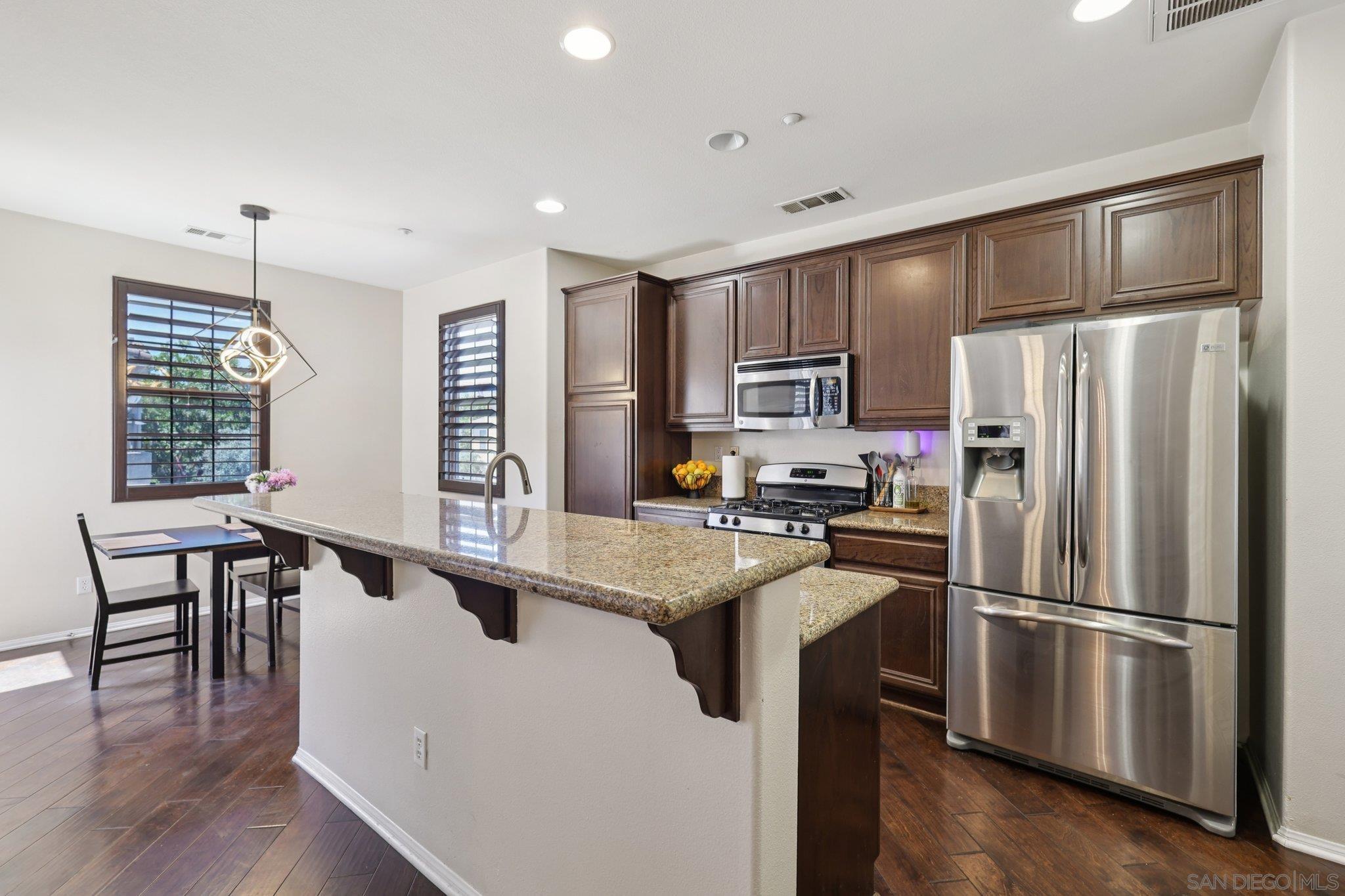 Detail Gallery Image 8 of 31 For 31167  Strawberry Tree Lane, Temecula,  CA 92592 - 2 Beds | 2 Baths