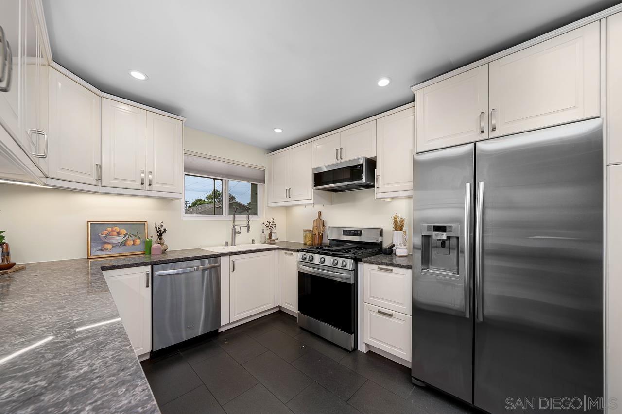 Detail Gallery Image 7 of 30 For 4034  Conrad Avenue, San Diego,  CA 92117 - 3 Beds | 2 Baths