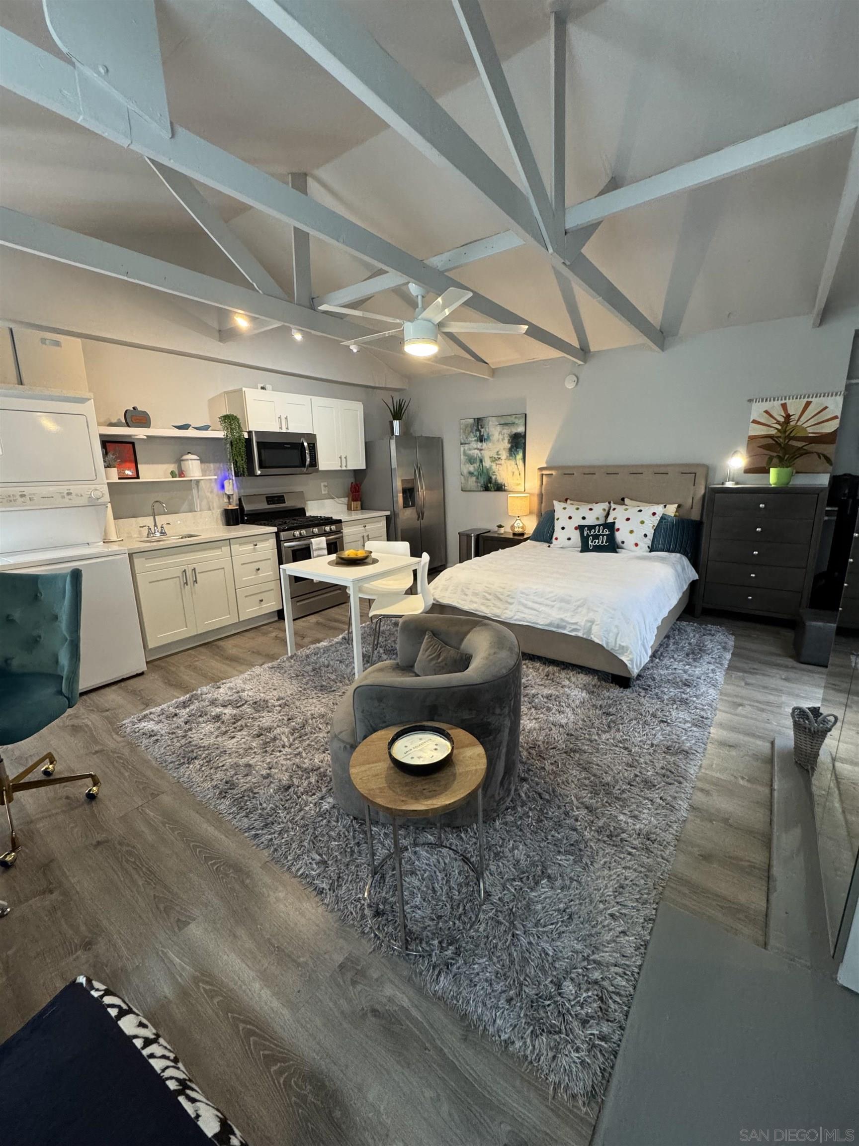 Front Image Thumbnail for SD250044545