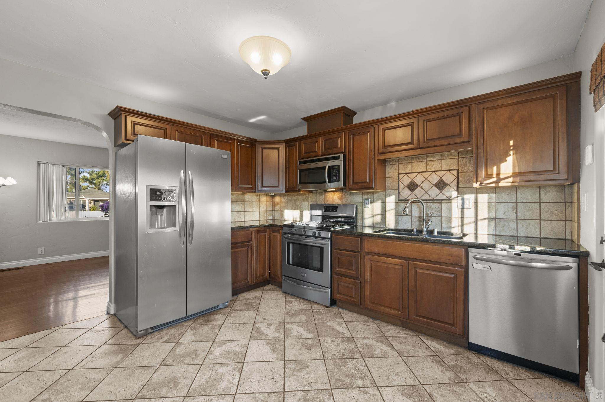 Detail Gallery Image 8 of 37 For 795 W Washington Ave, El Cajon,  CA 92020 - 3 Beds | 2 Baths