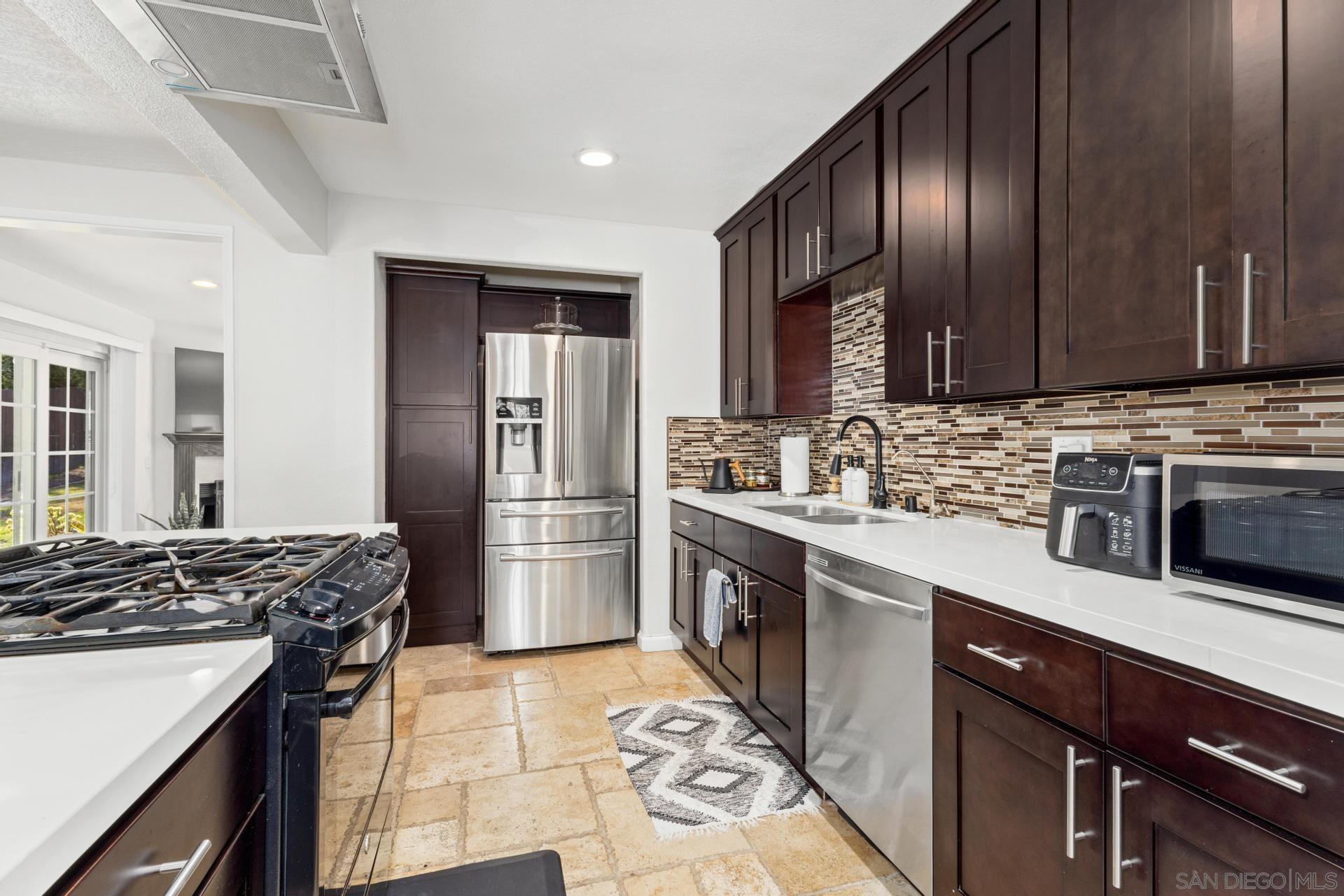 Detail Gallery Image 6 of 24 For 346  El Monte Rd, El Cajon,  CA 92020 - 4 Beds | 2 Baths