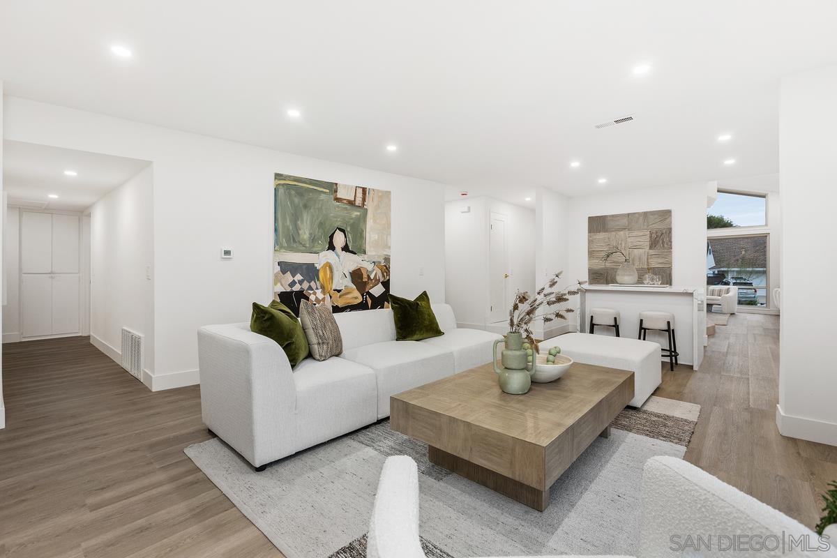 Detail Gallery Image 6 of 19 For 11325  Calenda Rd, San Diego,  CA 92127 - 4 Beds | 2 Baths