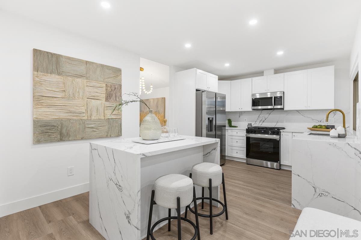 Detail Gallery Image 7 of 19 For 11325  Calenda Rd, San Diego,  CA 92127 - 4 Beds | 2 Baths