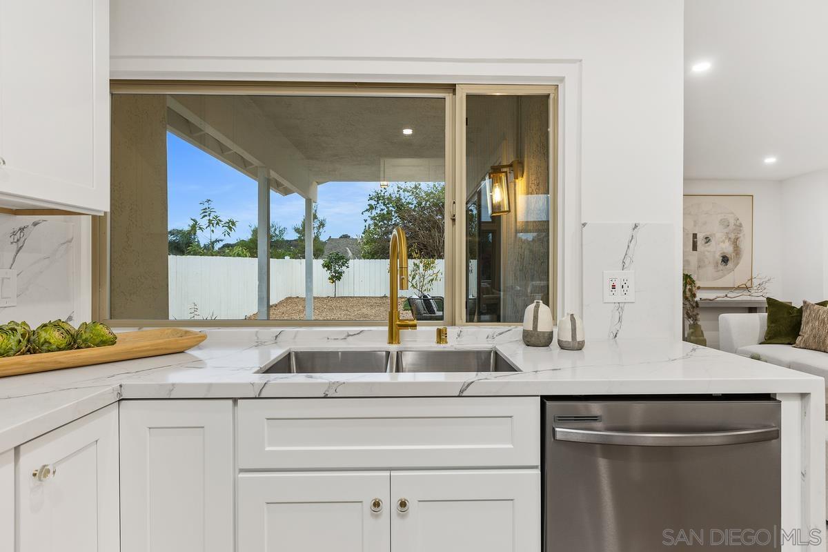 Detail Gallery Image 9 of 19 For 11325  Calenda Rd, San Diego,  CA 92127 - 4 Beds | 2 Baths