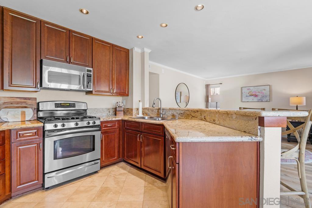 Detail Gallery Image 10 of 48 For 12848  Salmon River Rd, San Diego,  CA 92129 - 5 Beds | 3 Baths