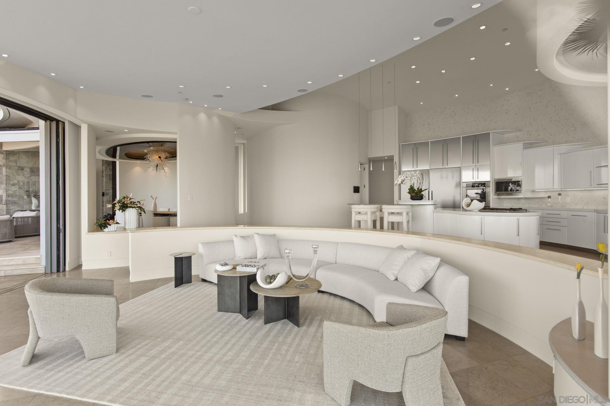 Detail Gallery Image 14 of 42 For 7455  Hillside Dr, La Jolla,  CA 92037 - 7 Beds | 6/1 Baths