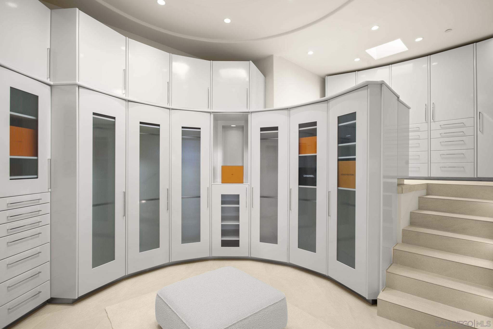 Detail Gallery Image 30 of 42 For 7455  Hillside Dr, La Jolla,  CA 92037 - 7 Beds | 6/1 Baths