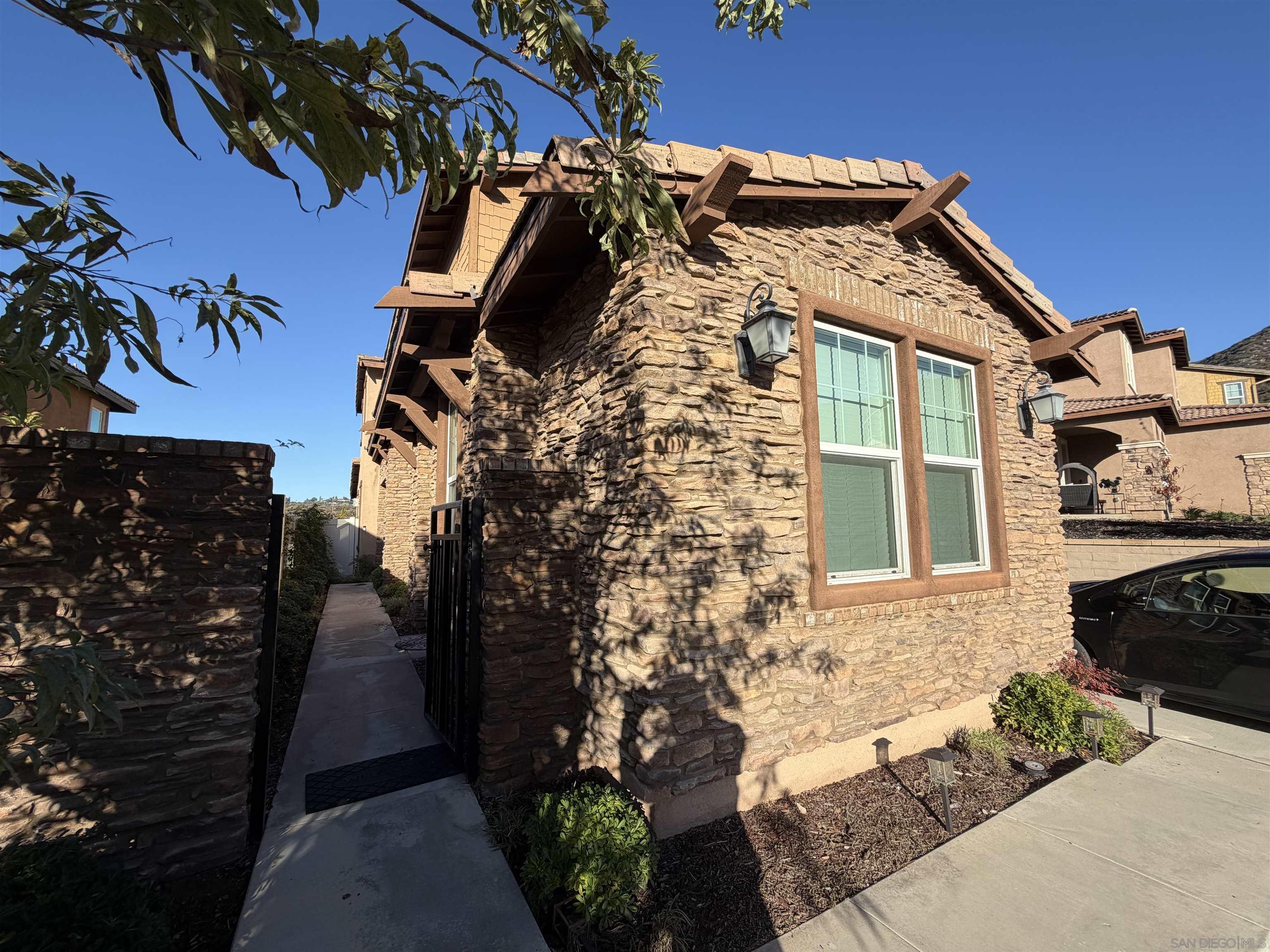 Detail Gallery Image 2 of 27 For 338  Ventasso Way, Fallbrook,  CA 92028 - 4 Beds | 3/1 Baths