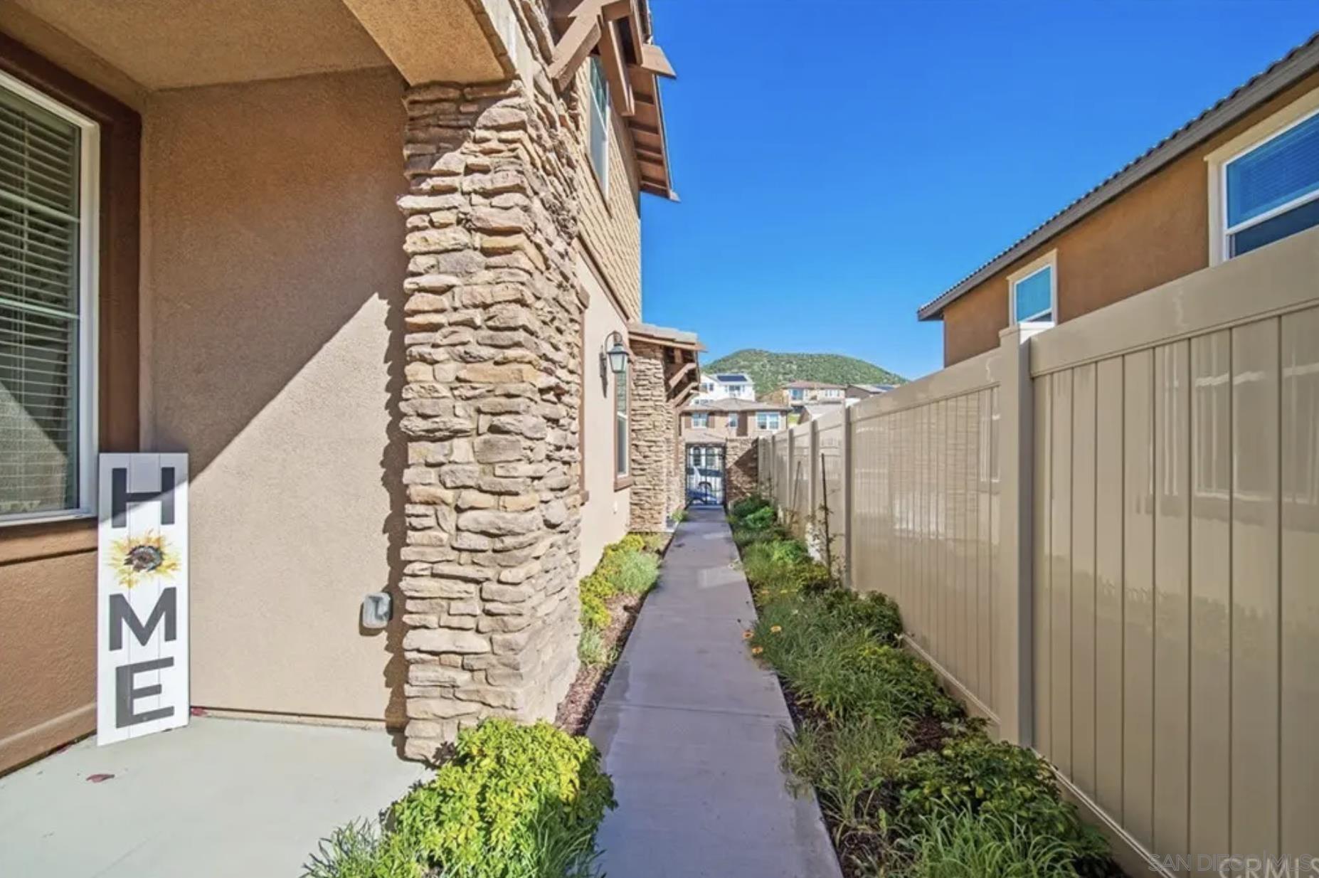 Detail Gallery Image 4 of 27 For 338  Ventasso Way, Fallbrook,  CA 92028 - 4 Beds | 3/1 Baths