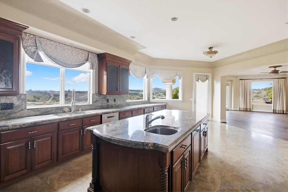 Detail Gallery Image 11 of 73 For 30270  Montrachet St, Bonsall,  CA 92003 - 4 Beds | 6 Baths