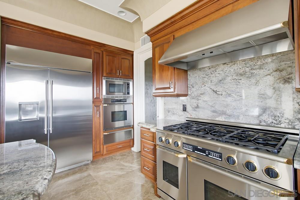 Detail Gallery Image 13 of 73 For 30270  Montrachet St, Bonsall,  CA 92003 - 4 Beds | 6 Baths