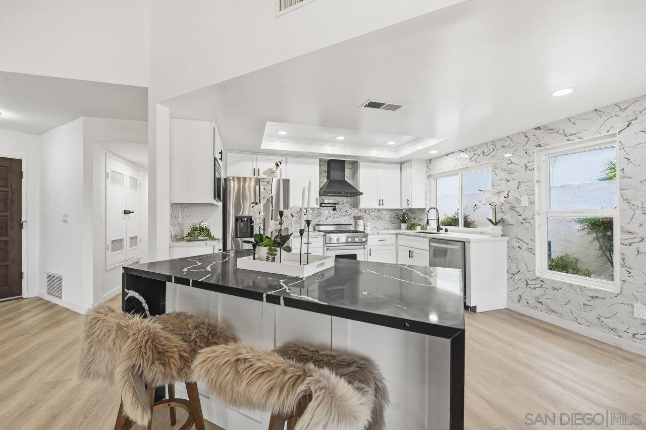 Detail Gallery Image 15 of 39 For 17676  Corte Sobrado, San Diego,  CA 92128 - 2 Beds | 2 Baths