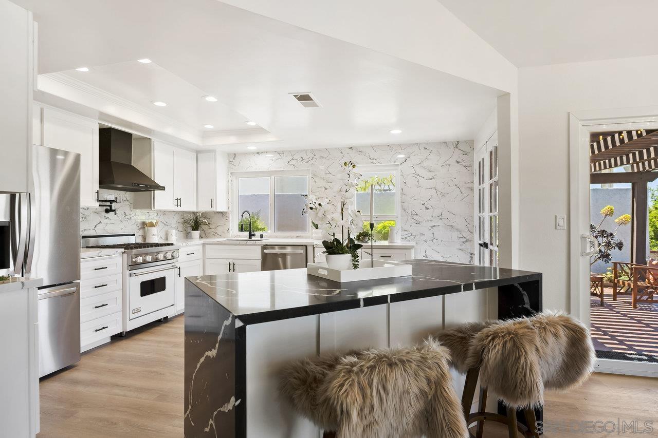 Detail Gallery Image 16 of 39 For 17676  Corte Sobrado, San Diego,  CA 92128 - 2 Beds | 2 Baths